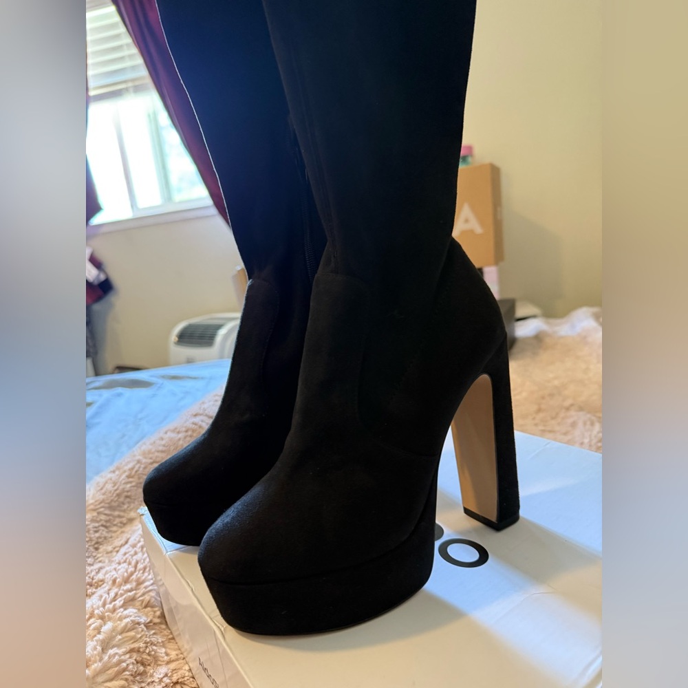 Elegant Black Women's High Heel Boots size 7.5